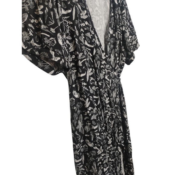 DISTURBIA Black Moth & Fungi Print Wrap Dress Short Sleeves Women's Size 16 NWOT - Picture 8 of 8
